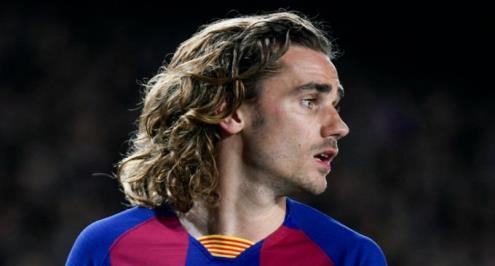 هل يرحل عن برشلونة؟.. يونايتد يتأهب لضم جريزمان في الصيف